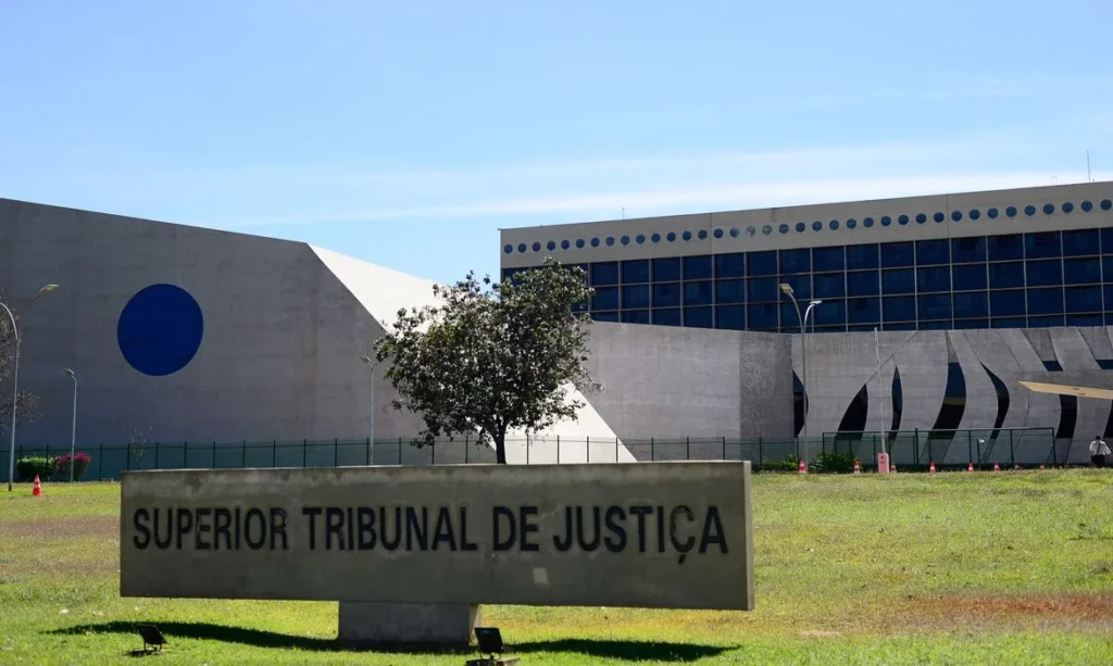 Juiz pode fixar pensão com base no salário mínimo