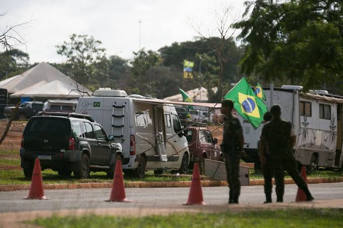 Extra TBN: Moraes determina as forças armadas e forças policiais o imediato desmonte dos acampamentos em frente ao QG em Brasília