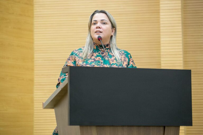 Cláudia de Jesus convida população para acompanhar comissões da ALE