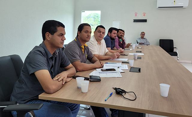 SINSEMUC reúne-se com autoridades e não descarta possibilidade de paralisação