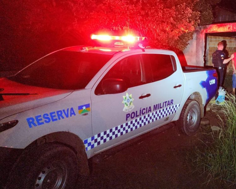 Venezuelano é morto a facadas depois desentendimento em bar; corpo foi achado por moradora em casa próxima