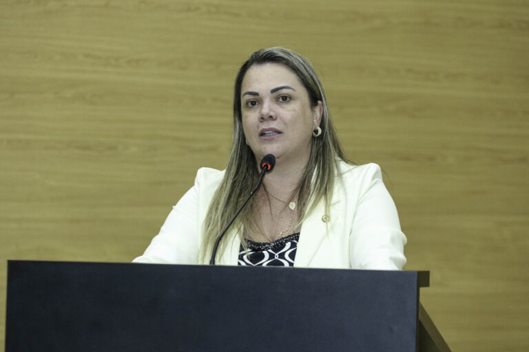 Cláudia de Jesus elogia investimentos do governo federal e cobra melhorias na saúde de Rondônia