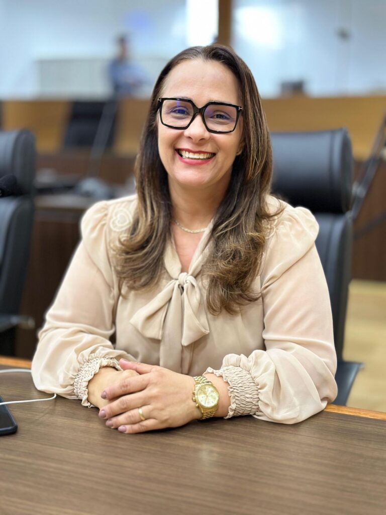 Deputada Estadual Rosangela Donadon cobrará solução para falta de rede de dados móveis no Distrito de Extrema