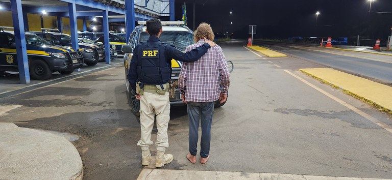 Em Vilhena-RO, PRF resgata idoso que vagava a ermo pela Rodovia