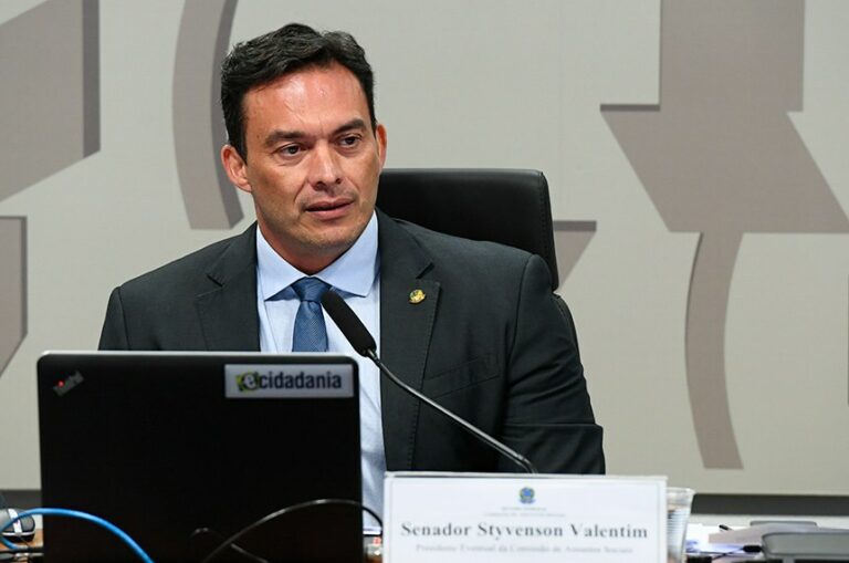 Projeto garante cancelamento online imediato de serviços de celular e internet  Fonte: Agência Senado