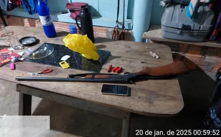 Ameaçada pelo marido agressor armado, mulher finge ligar pedindo pizza, PM entende a mensagem e a salva rapidamente, em Ariquemes