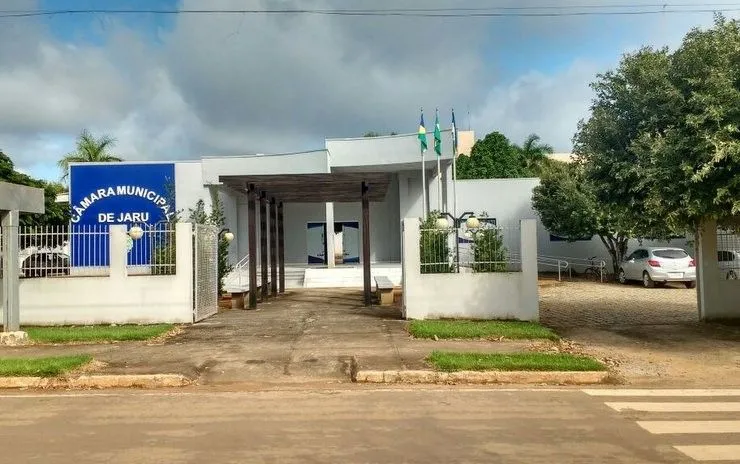 Decisão judicial suspende aumento de salários do prefeito, vice, secretários e vereadores de Jaru