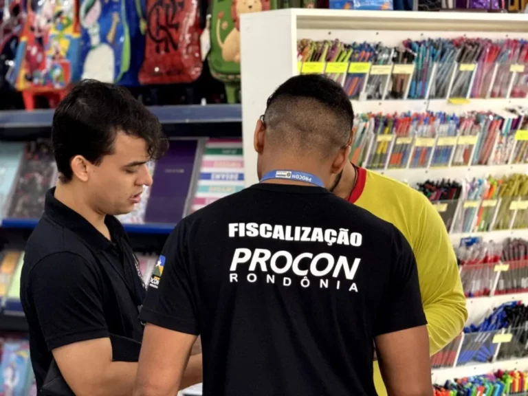 Procon orienta consumidores e fiscaliza papelarias em Rondônia