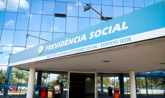 INSS anuncia reajuste de 4,77% para aposentadorias acima do mínimo em 2025