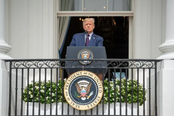 Trump afirma que os EUA defenderão a liberdade de expressão e promete ação firme contra regimes autoritários na América Latina