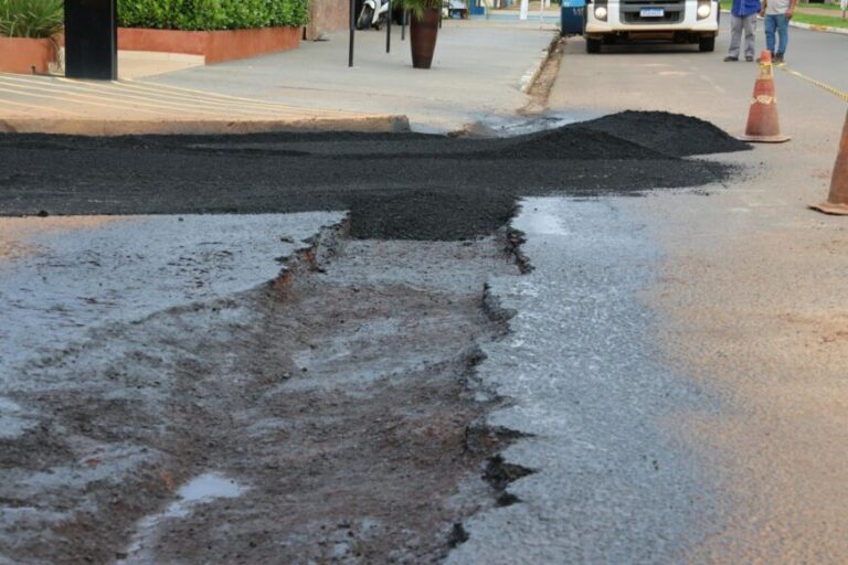 Ação para recuperação de ruas com 500 toneladas de asfalto é realizada pelo governo de RO em Vilhena