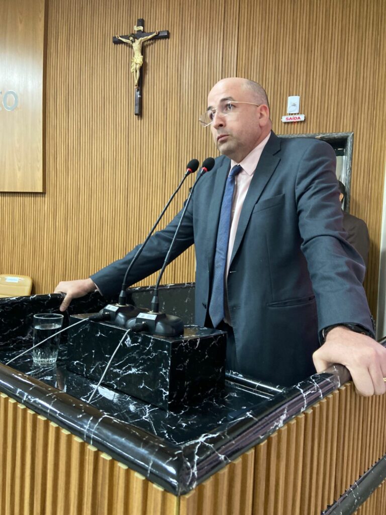 Vereador Gedeão Negreiros solicita inclusão de ruas na rota de coleta de lixo em Porto Velho