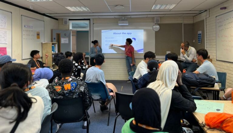 DESENVOLVIMENTO LINGUÍSTICO: Governo de RO abre seleção de intercâmbio na Inglaterra para 35 estudantes da rede pública estadual