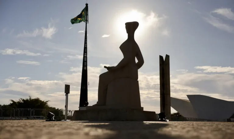 Articulação pela anistia avança em meio ao julgamento no STF