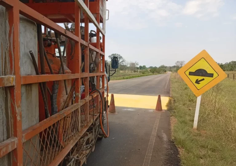 Deputado Alan Queiroz atende pedido da comunidade e garante instalação de quebra-mola na Linha C-3, em Urupá