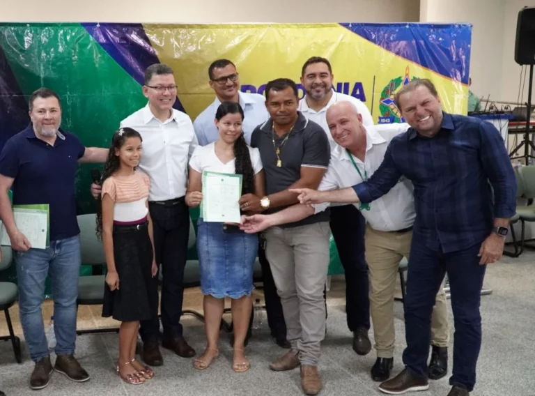 Nova Brasilândia: produtores recebem títulos rurais com apoio de Cirone Deiró