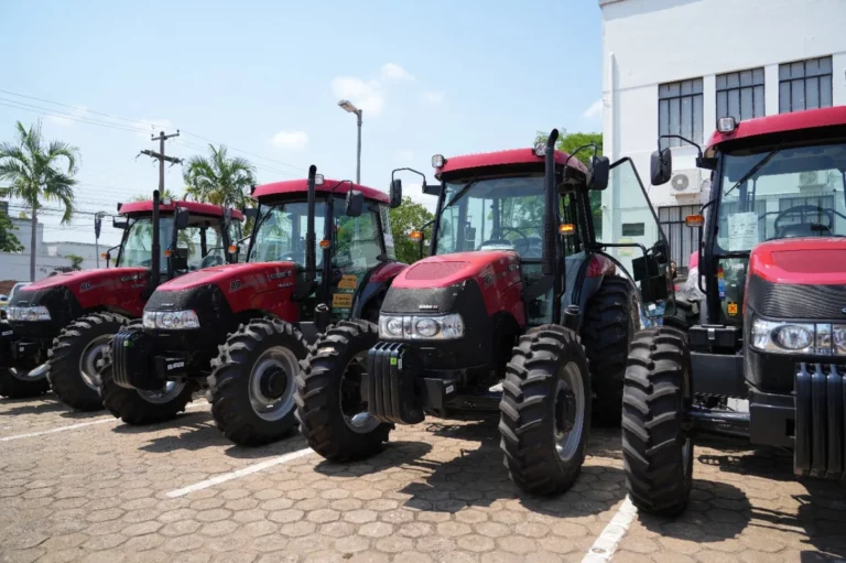 PORTEIRA ADENTRO: Prefeitura entrega maquinários para impulsionar a agricultura familiar em Porto Velho