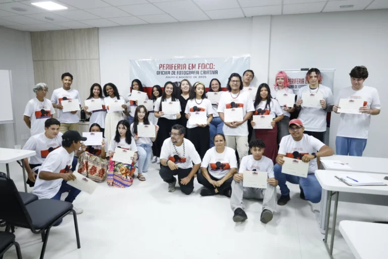 Alunos são capacitados em oficina gratuita de fotografia criativa em Vilhena