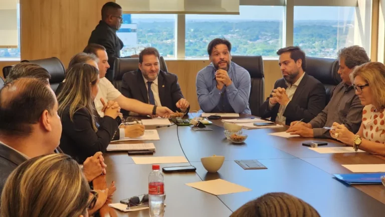 Deputado Delegado Camargo se reúne com representantes dos Sindicatos e do Governo para tratar da crise na saúde em Rondônia