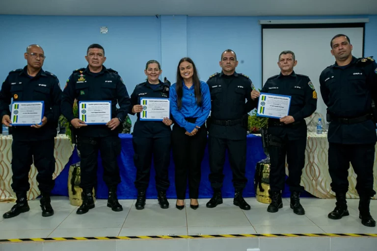 Deputada Dra. Taíssa entrega honrarias a policiais militares em comemoração ao aniversário do 6º BPM, em Guajará-Mirim