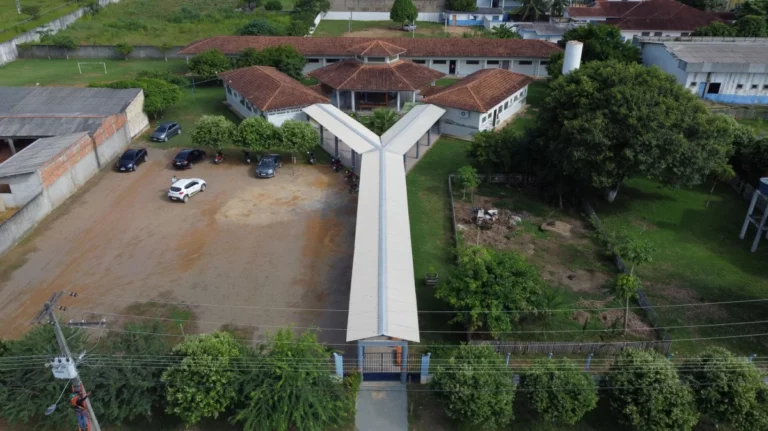 Ezequiel Neiva garante recursos para melhorias na Escola Municipal Maria de Jesus Grilo, em Machadinho do Oeste
