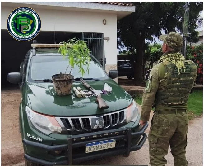 Em Guajará, polícia apreende granadas, drogas e armas pesadas