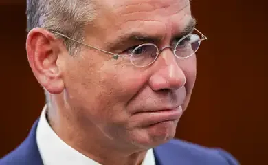 Brasília (DF) 10/09/2025 - O Advogado do vice na chapa de Bolsonaro, general Braga Netto, José Luis Oliveira Lima, chega na Primeira Turma do Supremo Tribunal Federal (STF) que realiza o quarto dia de julgamento dos réus do Núcleo 1 da trama golpista, formado pelo ex-presidente Jair Bolsonaro e mais sete aliados. Foto: Fabio Rodrigues-Pozzebom/ Agência Brasil