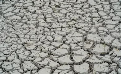 Manaus (AM), 22/11/2023, Chão rachado devido ao nível baixo do rio Igarapé Tarumã-açu, na maior seca em 121 anos que Manaus vem sofrendo. Foto: Rafa Neddermeyer/Agência Brasil