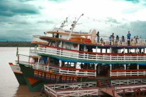 Experiência emocionante reúne famílias e estudantes em aula no rio Madeira