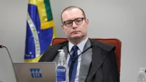 Zanin suspende julgamento que analisa legalidade de escolas cívico-militares em SP