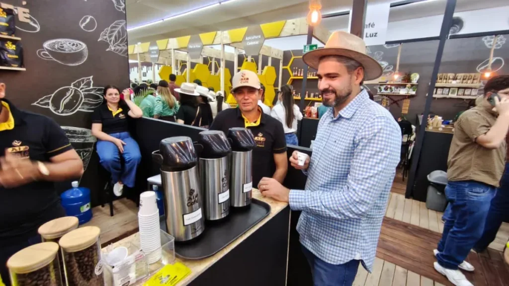 Wiveslando Neiva destaca fortalecimento das agroindústrias durante visita à Rondônia Rural Show Internacional 2026