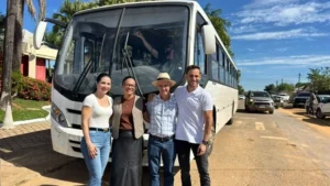 Senador Bagattoli entrega ônibus adaptado à APAE de Ji-Paraná