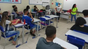Alex Redano solicita construção de quadra de areia e pista de corrida para escola no Distrito de Calama