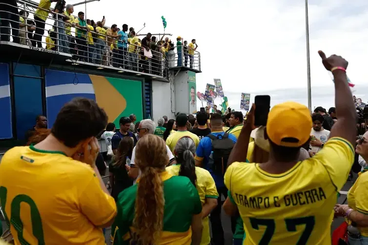Rio de Janeiro (RJ), 16/08/2026 – Lançamento da campanha do senador Flávio Bolsonaro, candidato à presidência da República, com vice Alfredo Gaspar, em comício do Partido Liberal (PL) na praia de Copacabana. Foto: Fernando Frazão/Agência Brasil